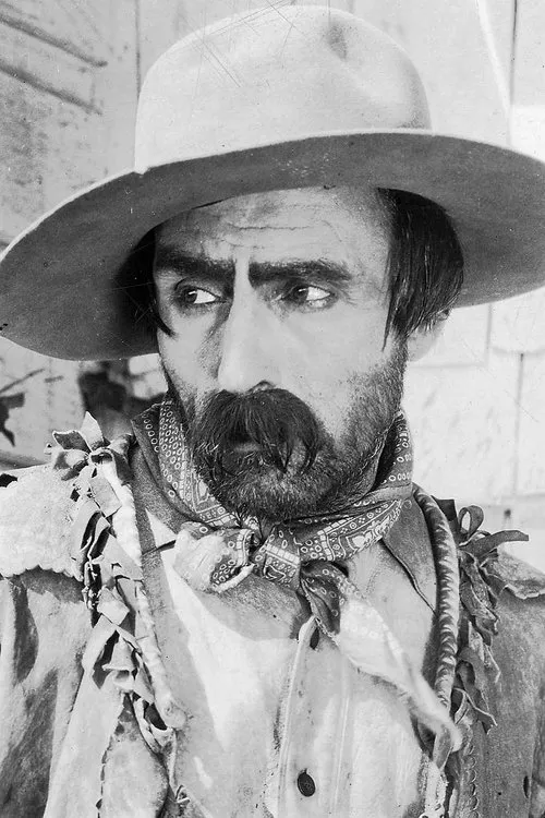 Frank Leigh interpretando a De Mornoff