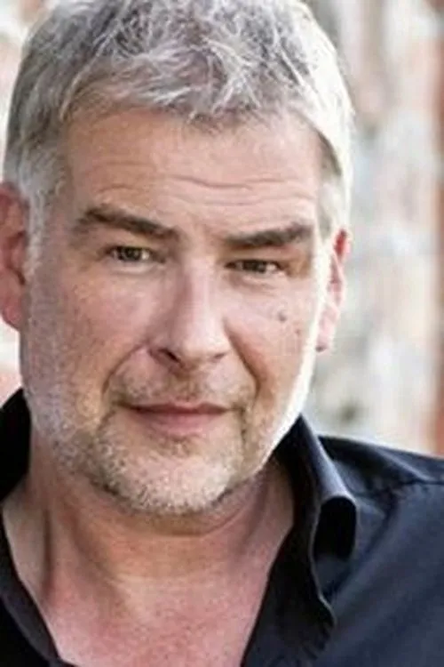 Frank Vockroth interpretando a Hannes Behnken