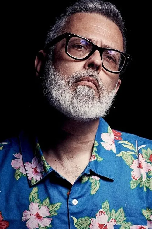 Frankie hi-nrg mc interpretando a Saverio