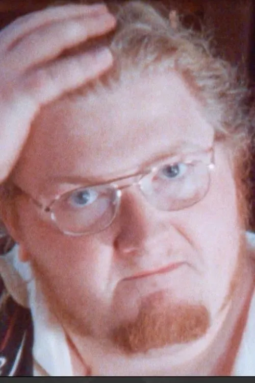 Frankie Holmes interpretando a Franklin