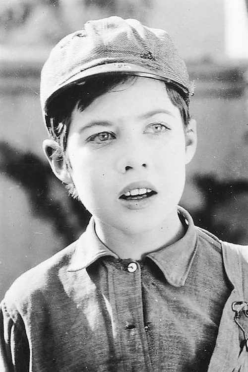 Frankie Lee interpretando a Orphan