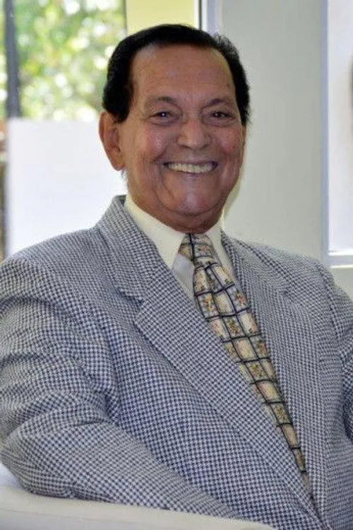 Franklin Dominguez interpretando a 