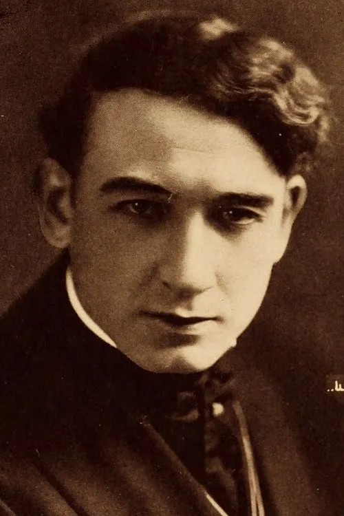 Franklyn Hall interpretando a