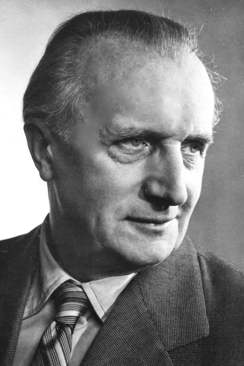 František Smolík interpretando a postman Probost