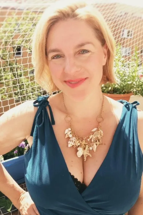 Fraulein Schmitt interpretando a