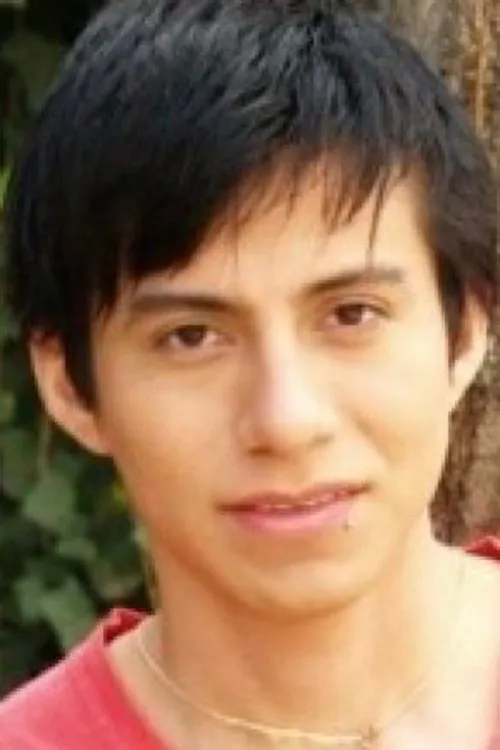 Fred Cordo interpretando a (archive footage)