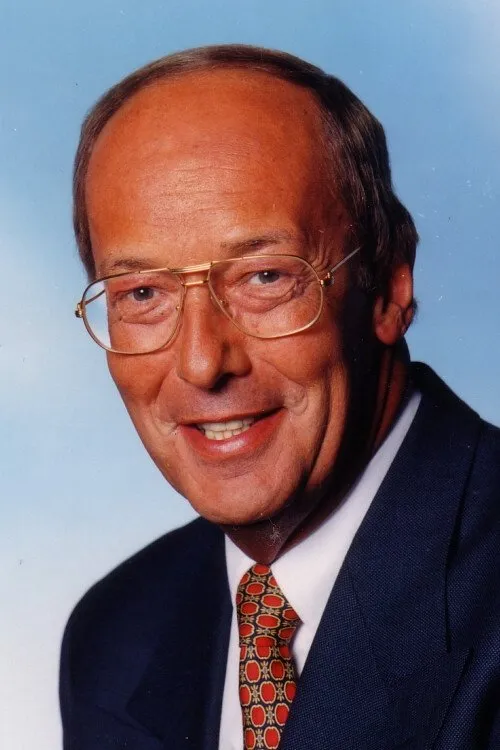 Fred Dinenage — personaje: Himself