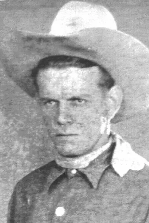 Fred Gilman interpretando a Steve Watson