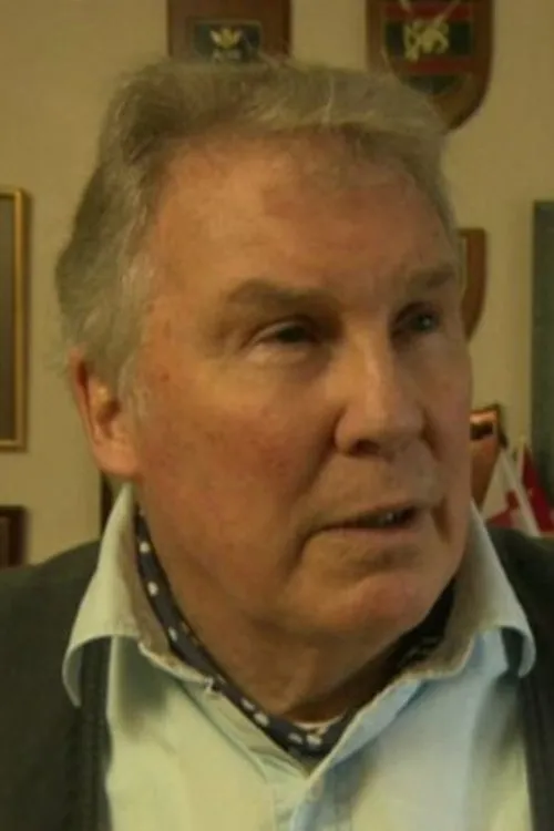 Stephen Travers ha trabajado con Fred Holroyd en 1 ocasiones