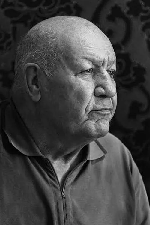 Fred Jüssi interpretando a