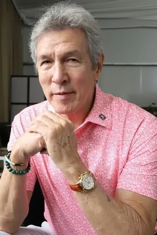 Freddie Webb interpretando a Mayor Artem