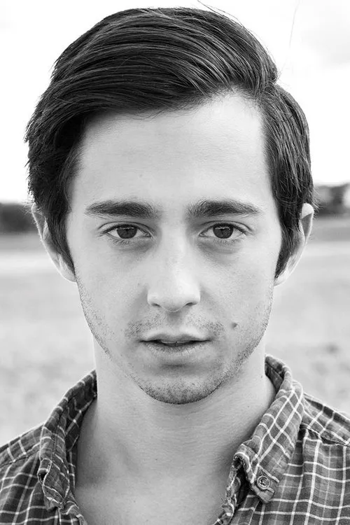 Freddy Åsblom interpretando a Baggy