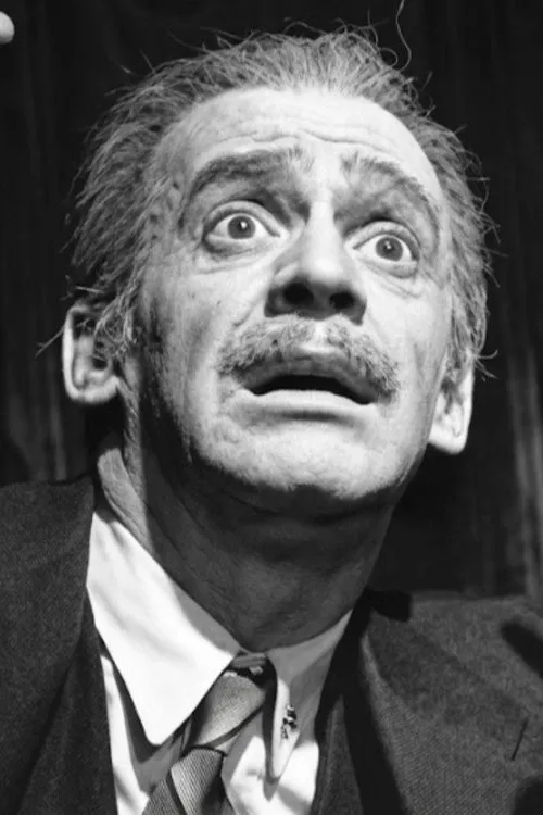 Freddy Kleemann interpretando a Man in White