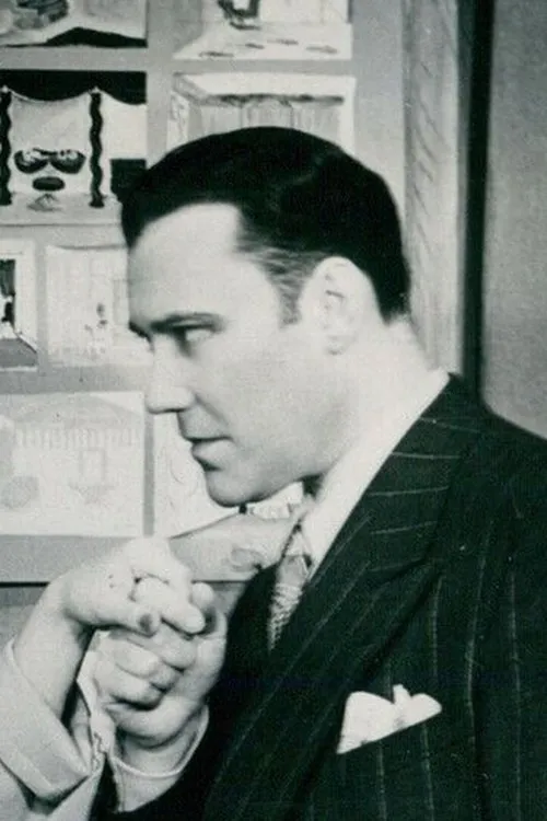 Frederic Tozere interpretando a Carl Sears