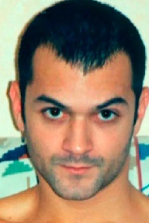 Frederic interpretando a (archive footage)