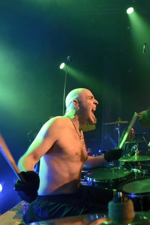 Hansi Kürsch ha trabajado con Frederik Ehmke en 3 ocasiones