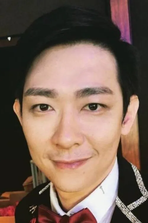 Fredy Chan interpretando a Wong