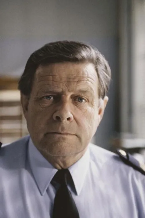 Freek van Muiswinkel interpretando a Watchman Thijs Jochems