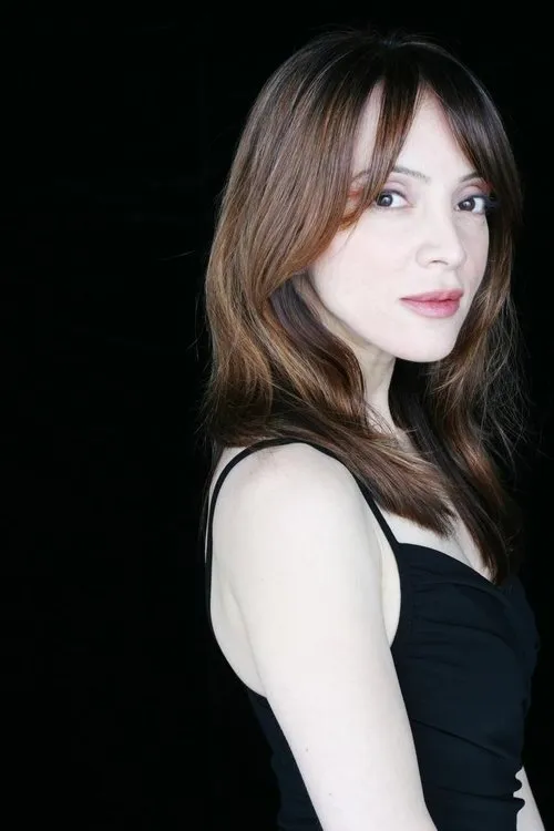 Andrew Robb ha trabajado con Frida Betrani en 1 ocasiones