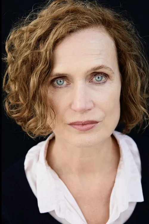 Friederike Wagner interpretando a Simona, Jan's girl friend