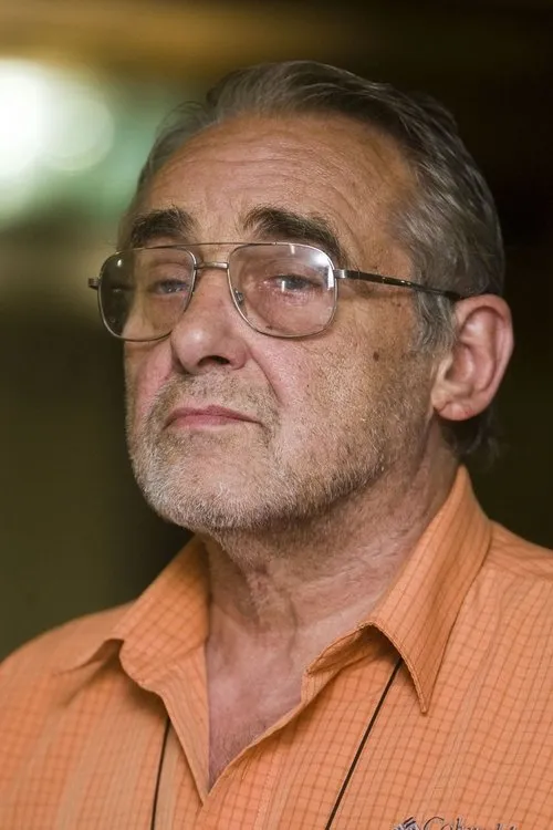 Dénes Ujlaky ha trabajado con Frigyes Hollósi en 5 ocasiones