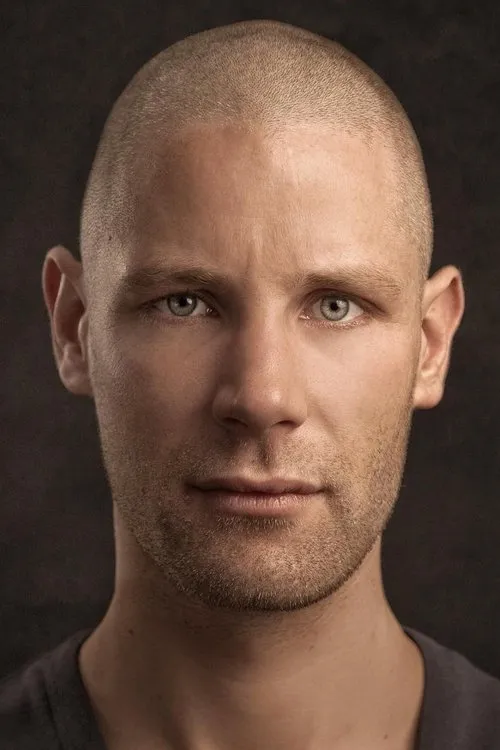 Frontliner interpretando a Himself