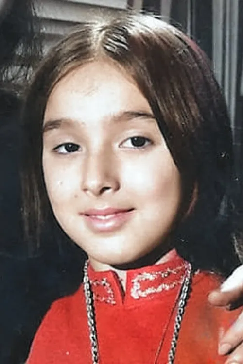 Funda Gürçen interpretando a