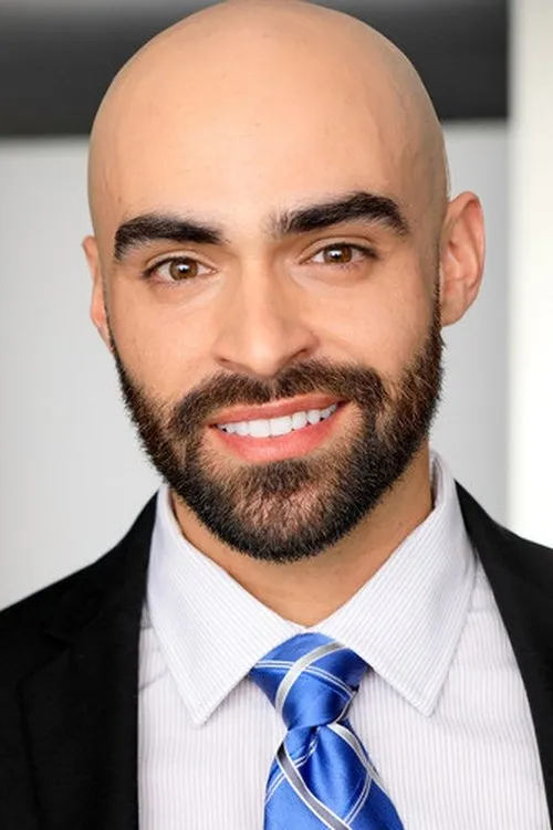 Gabriel Bonilla interpretando a Policía