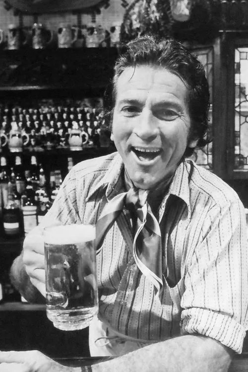 Gabriel Dell interpretando a Gabe Moreno