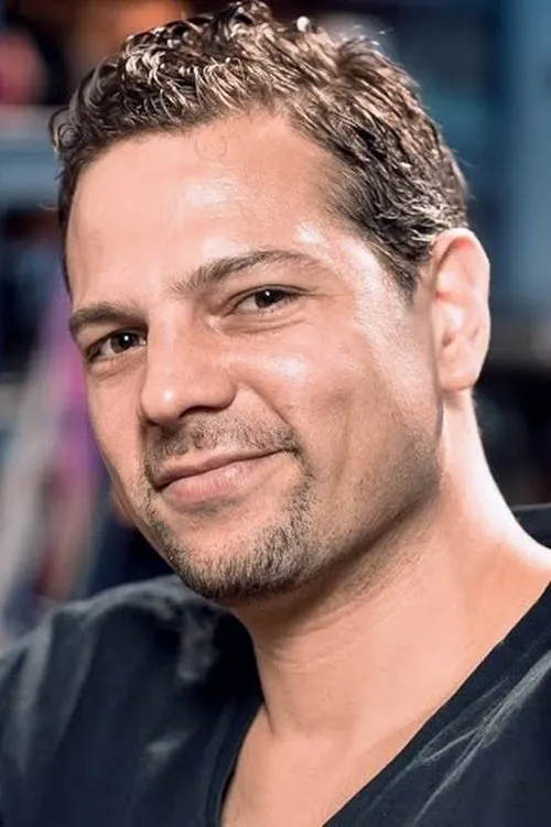 Gabriel Grieco interpretando a Darío Georges