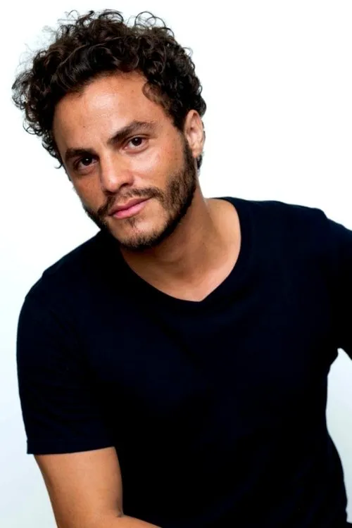 Gabriel Manita interpretando a Canceriano