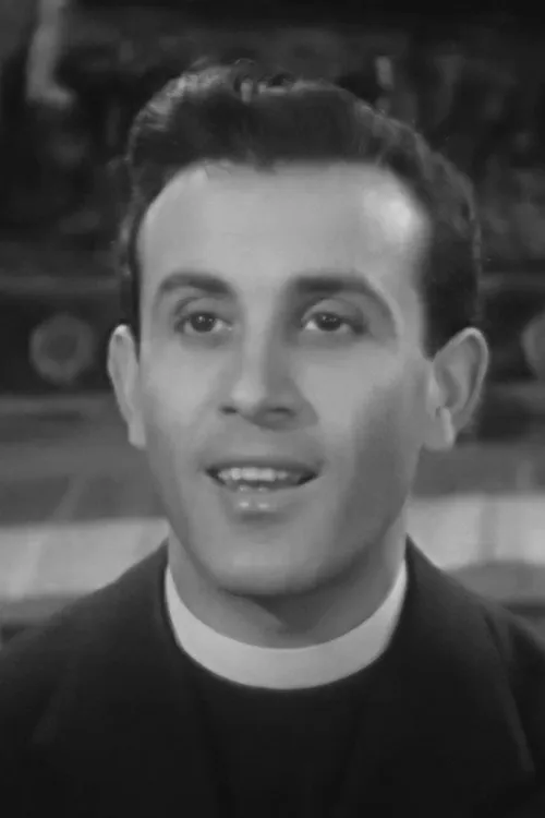 Gabriel Pais interpretando a Manuel das Dores, the priest