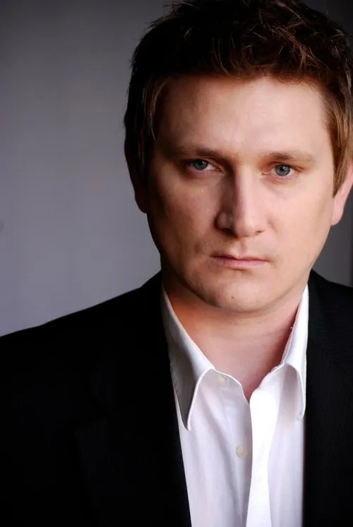 Gabriel Womack interpretando a Roscoe Burrell