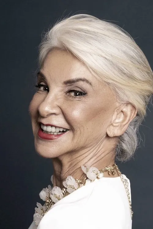 Gabriela Hernández interpretando a Isabel