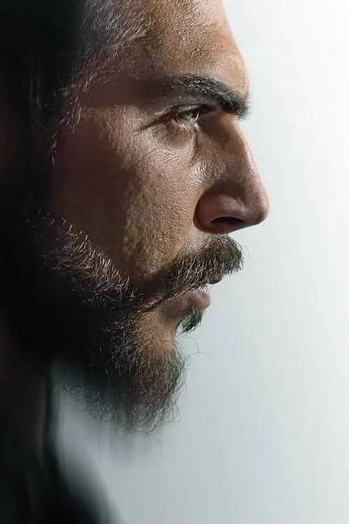 Gaetano Tizzano interpretando a Man (present)