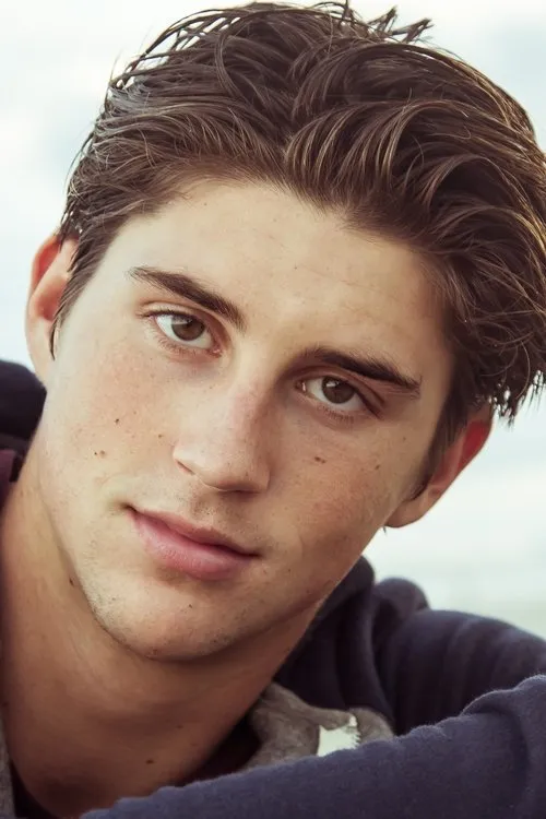 Emerson Tate Alexander ha trabajado con Gage Banister en 1 ocasiones