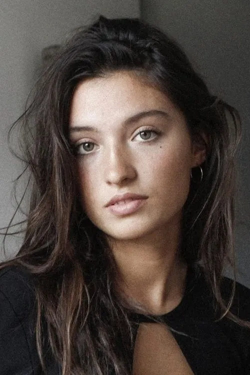 Gaia Sofia Cozijn interpretando a Sarah