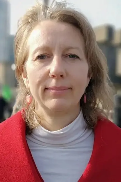 Gail Bradbrook interpretando a Self