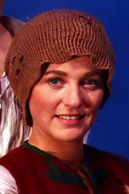 Gail Harrison interpretando a Boutique Assistant