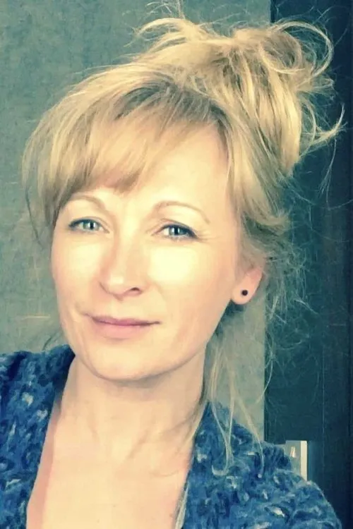 Gail Watson — personaje: Isobel McColl