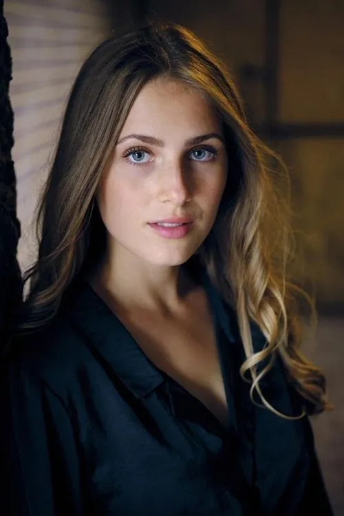 Thomasin Gulgec ha trabajado con Gala Wesson en 1 ocasiones