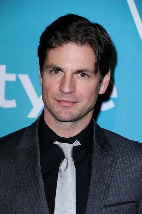 Gale Harold interpretando a Harold