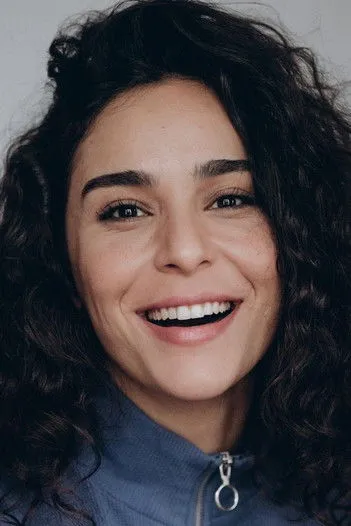 Gamze Senol — personaje: Shirin Akinci