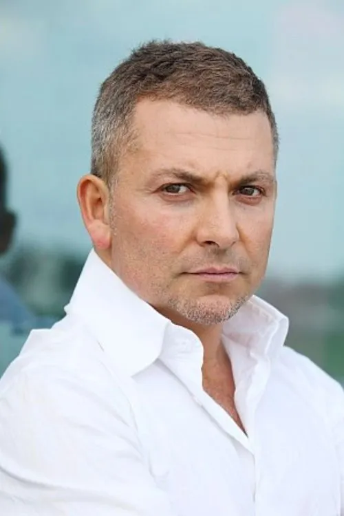 Sevgi Özdamar ha trabajado con Gandi Mukli en 2 ocasiones