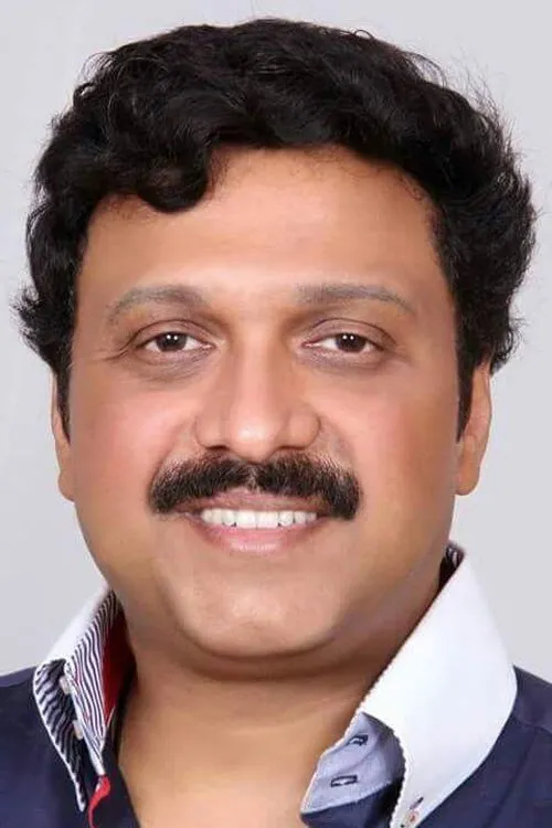 Ganesh Kumar interpretando a Parampathu Raju