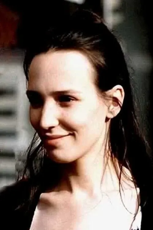 Garance Clavel interpretando a Sandrine Pujol