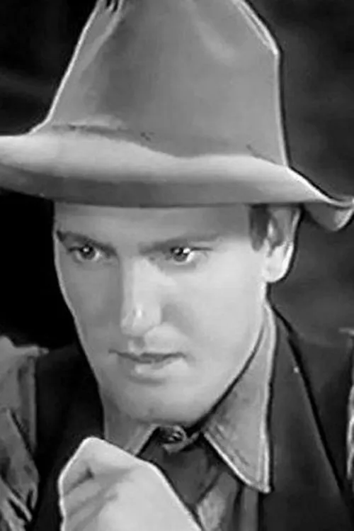 Gardner James interpretando a Rollo