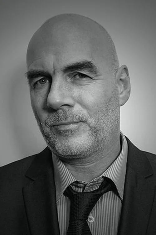 Andrew Ayodele Oyeneyin ha trabajado con Garry McMahon en 1 ocasiones