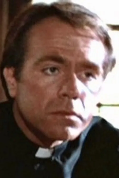 Gary Bayer interpretando a Jimmy Hanning