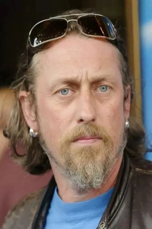 Gary Chapman interpretando a Self